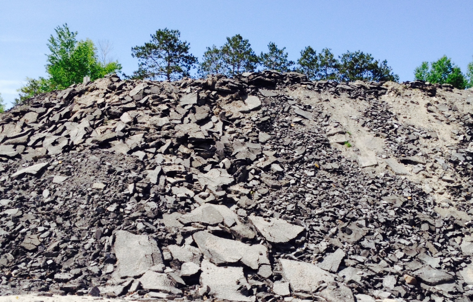 Crushed concrete recycling at Penetang Sand & Gravel